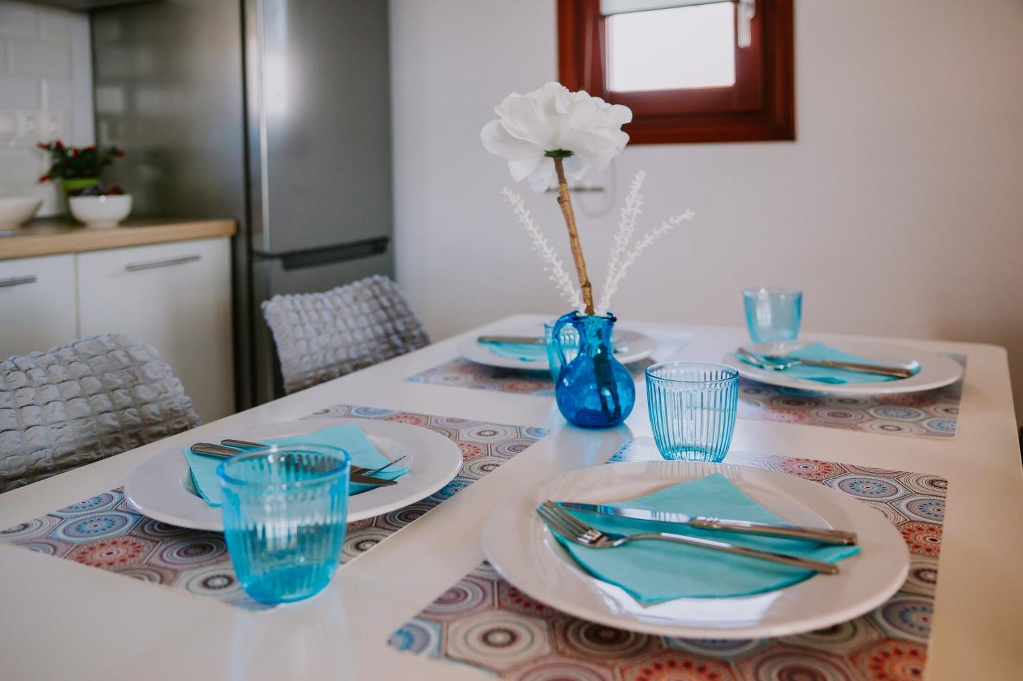 Sun Stories Suites Vóthon Екстериор снимка