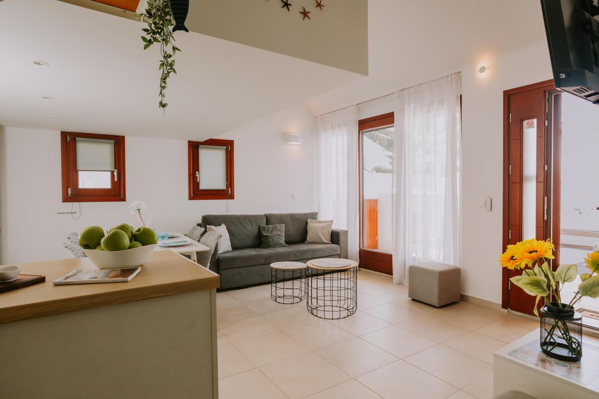 Sun Stories Suites Vóthon Екстериор снимка