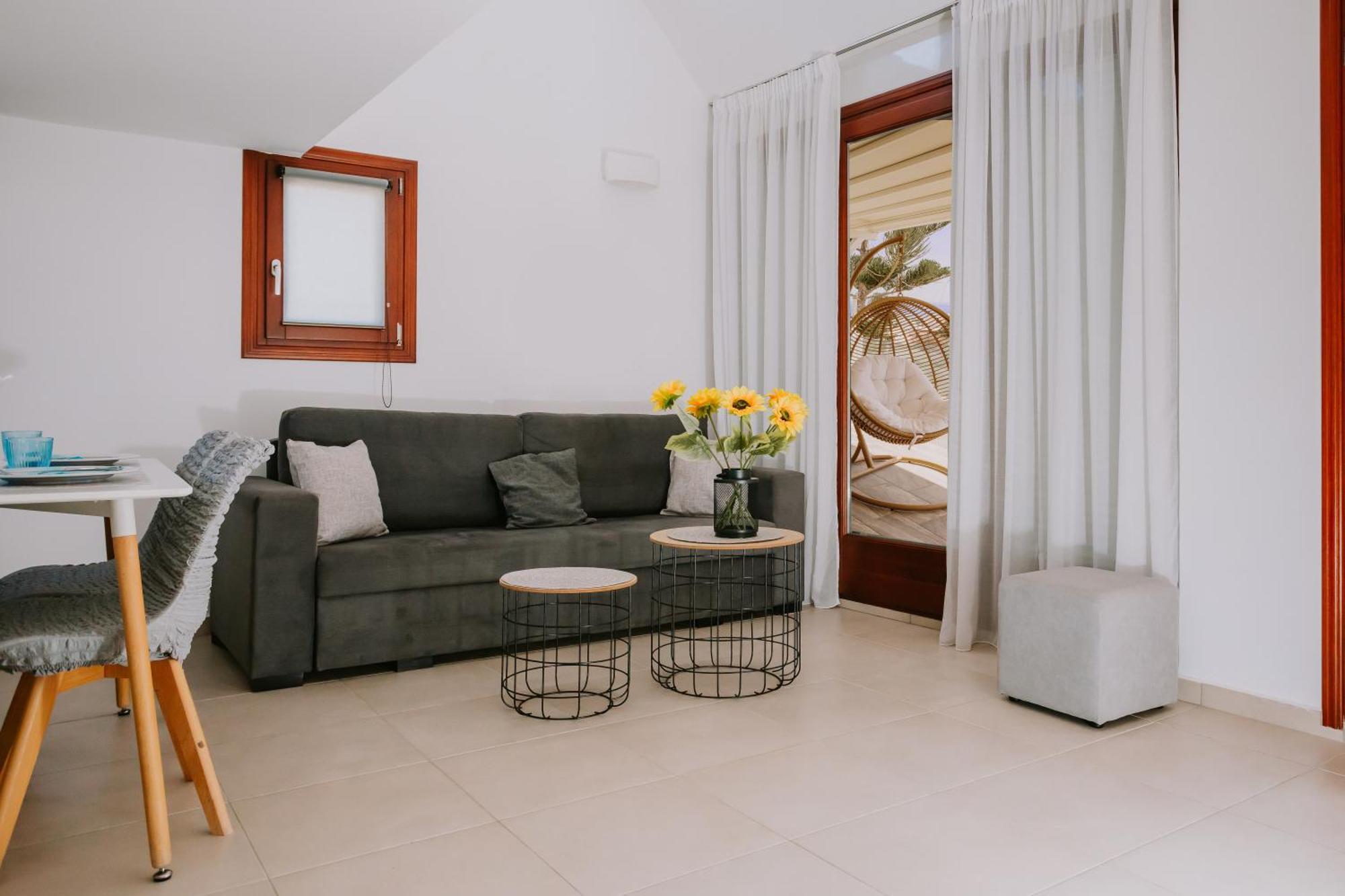 Sun Stories Suites Vóthon Екстериор снимка