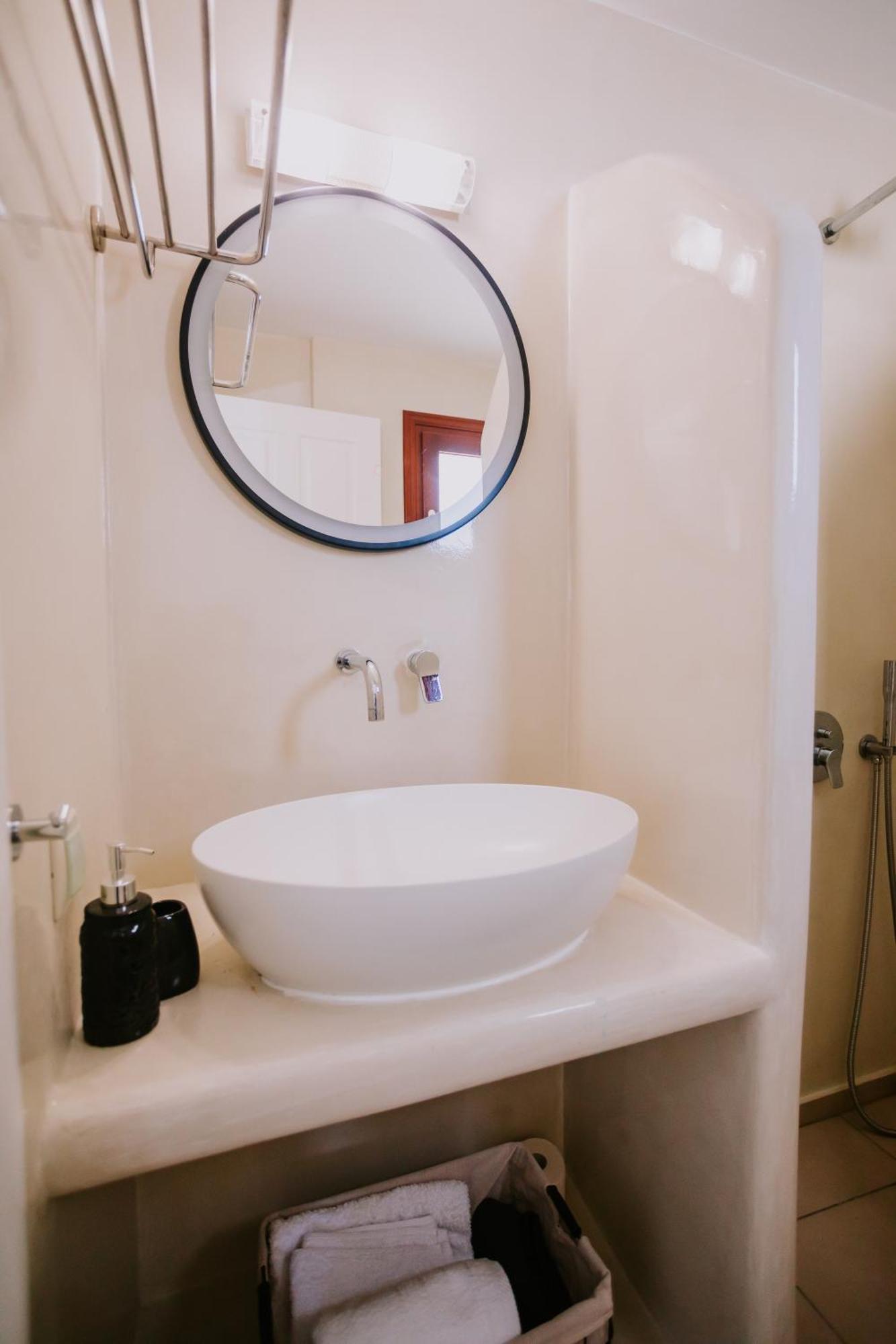 Sun Stories Suites Vóthon Екстериор снимка