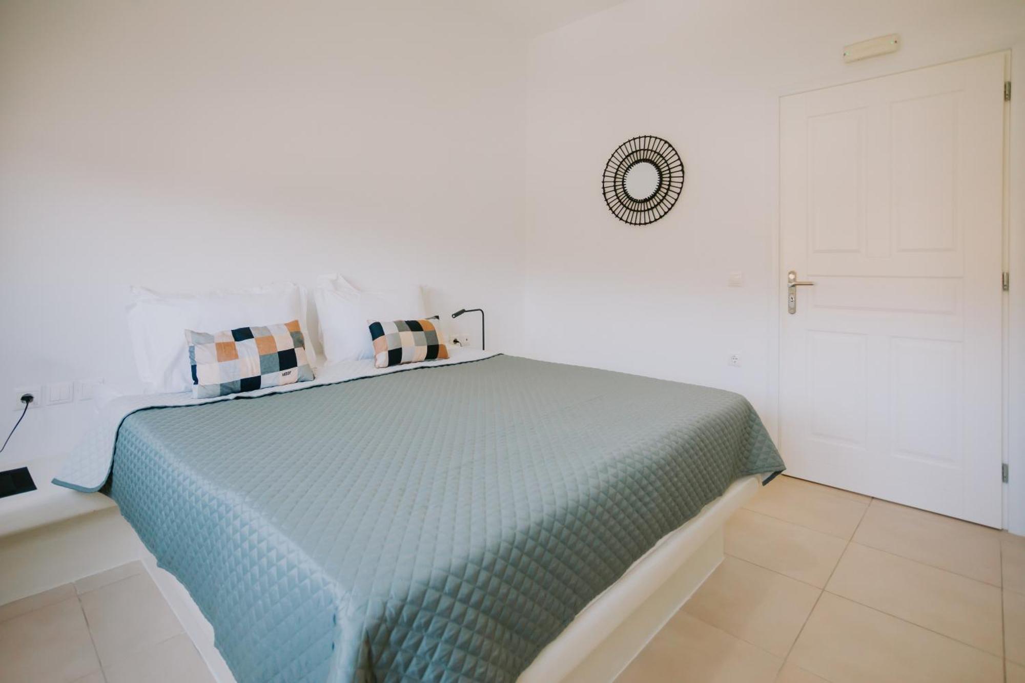 Sun Stories Suites Vóthon Екстериор снимка