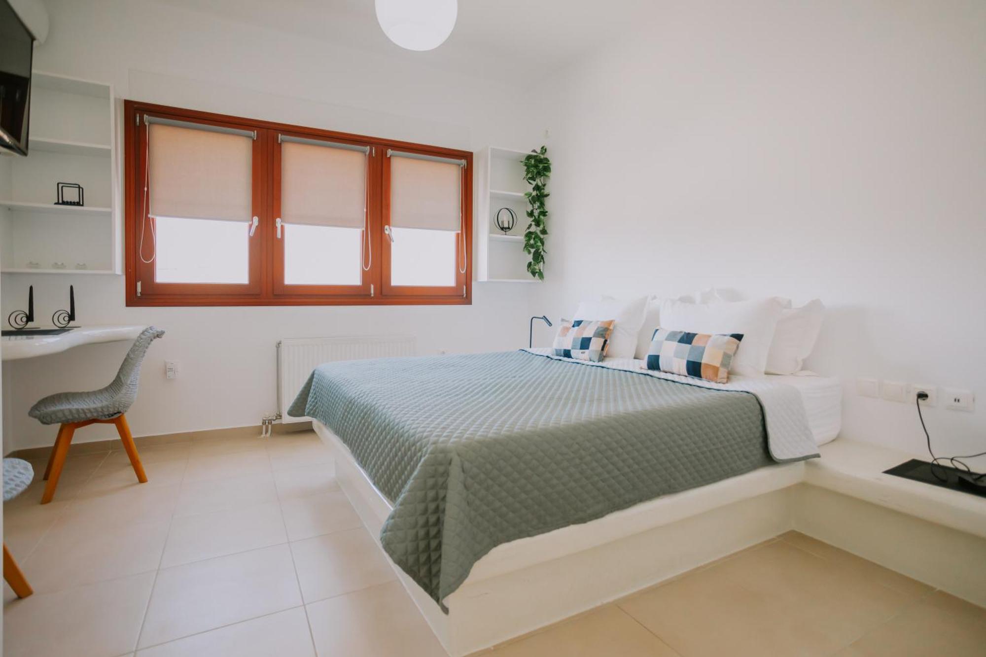 Sun Stories Suites Vóthon Екстериор снимка
