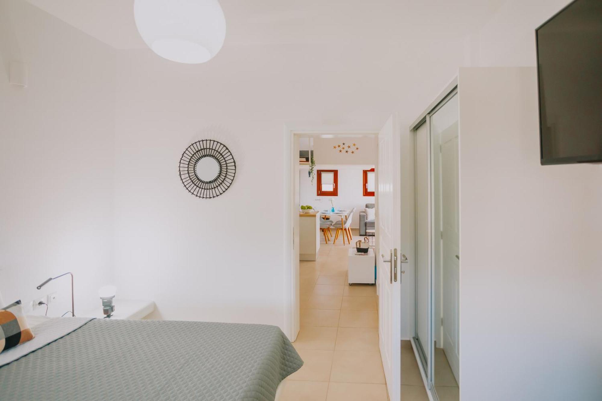 Sun Stories Suites Vóthon Екстериор снимка