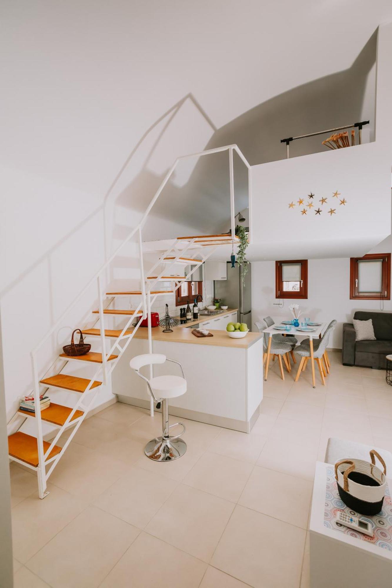 Sun Stories Suites Vóthon Екстериор снимка