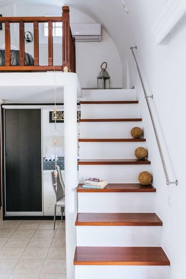 Sun Stories Suites Vóthon Екстериор снимка